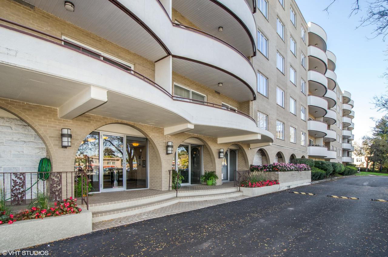 6400 N Cicero Ave. #202, Lincolnwood, IL 60712
