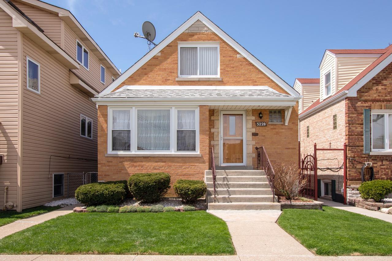 5228 S Lockwood Ave., Chicago, IL 60638