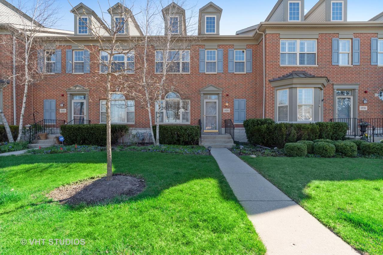 1838 Aberdeen Dr., Glenview, IL 60025