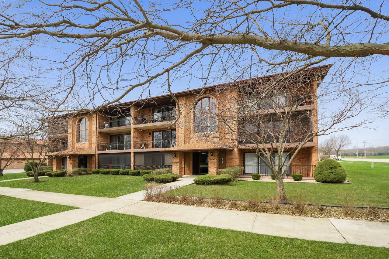 11104 Heritage Dr. #1A, Palos Hills, IL 60465