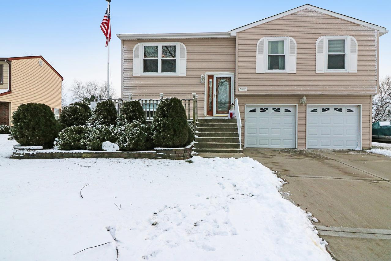 20137 S Rosewood Dr., Frankfort, IL 60423