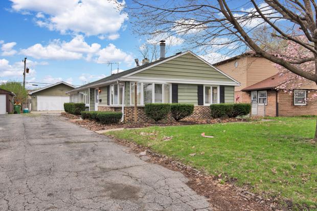 9929 E Harnew Rd., Oak Lawn, IL 60453