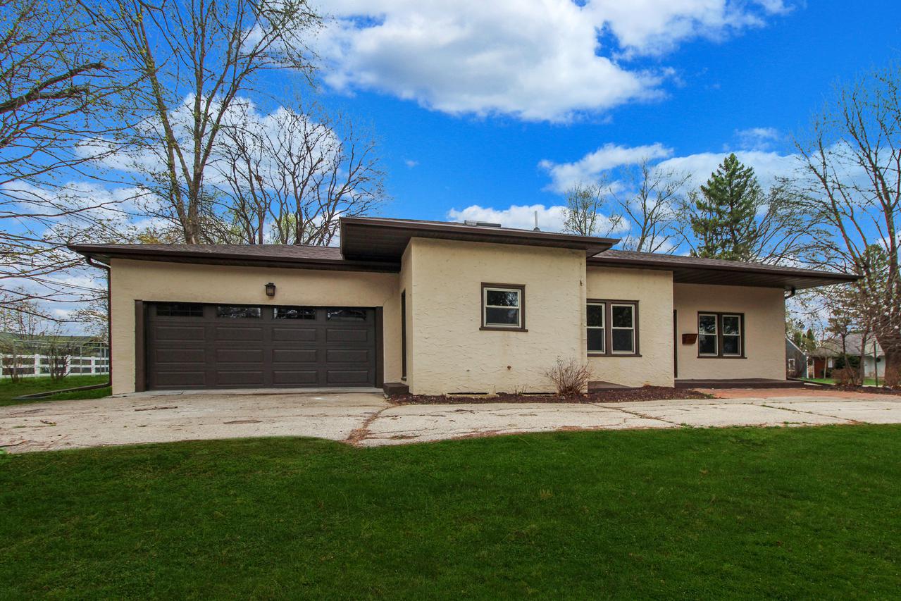 1460 S Demeter Dr., Freeport, IL 61032