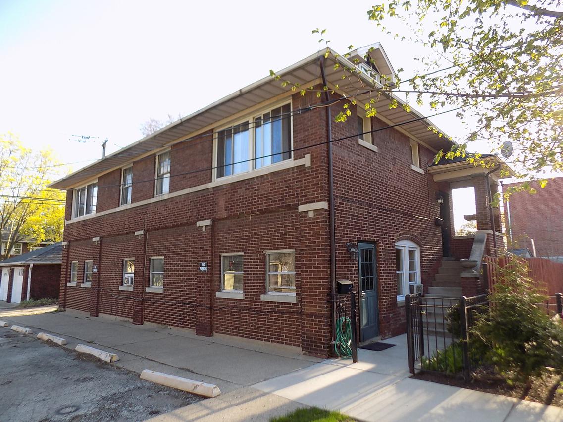 2201 W Farwell Ave., Chicago, IL 60645