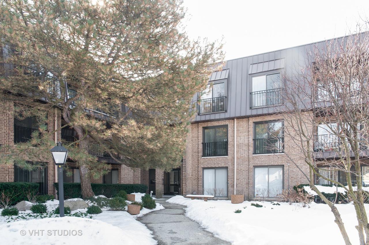 1 Court Of Harborside Dr. #206, Northbrook, IL 60062