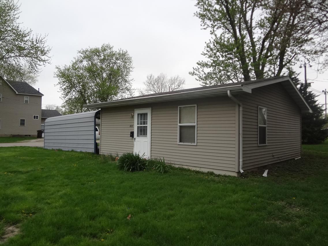 803 E Macon St., Clinton, IL 61727