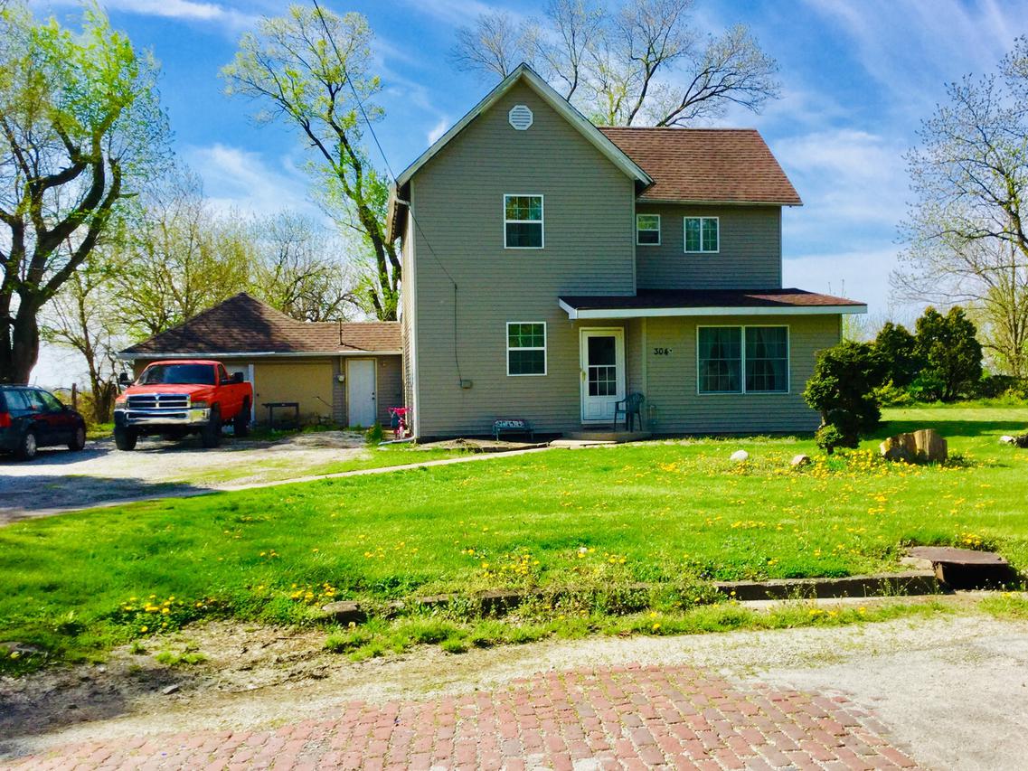 304 W Vine St., Piper City, IL 60959