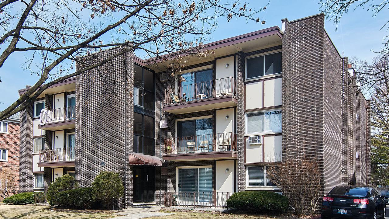 27 S Waiola Ave. #303, La Grange, IL 60525