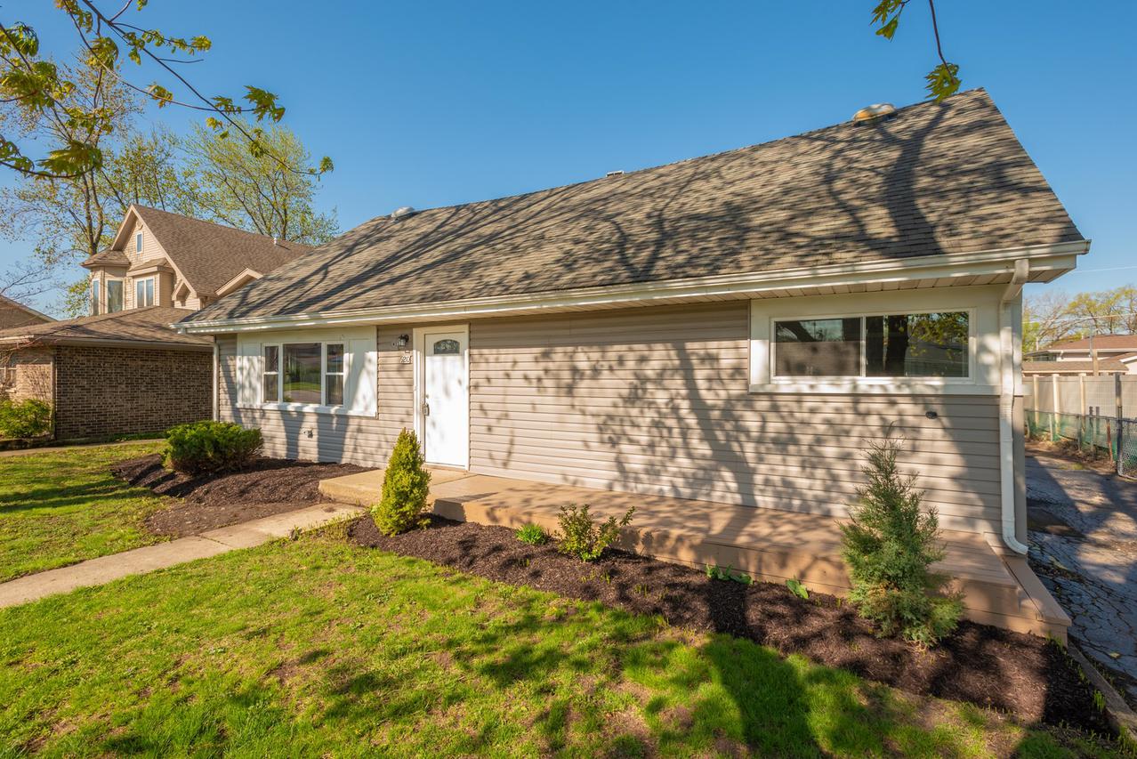 9210 Meade Ave., Oak Lawn, IL 60453