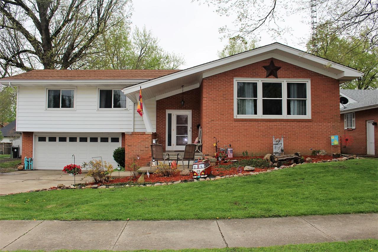 810 W Main St., Clinton, IL 61727