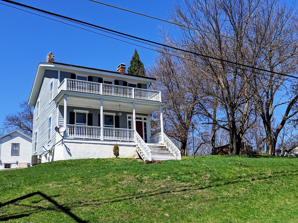 450 N Hickory St., Galena, IL 61036