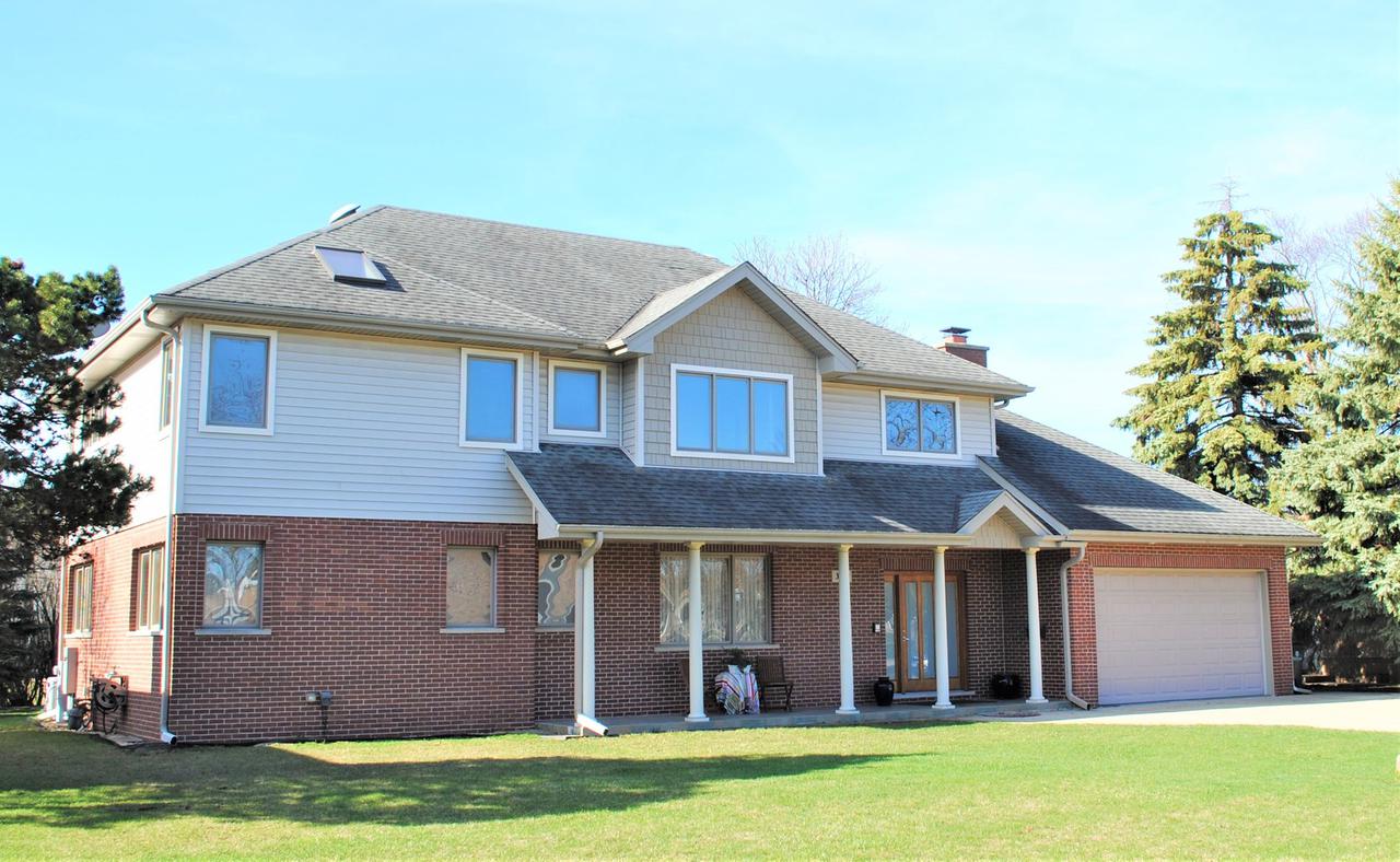 3215 Greenbriar Dr., Glenview, IL 60025