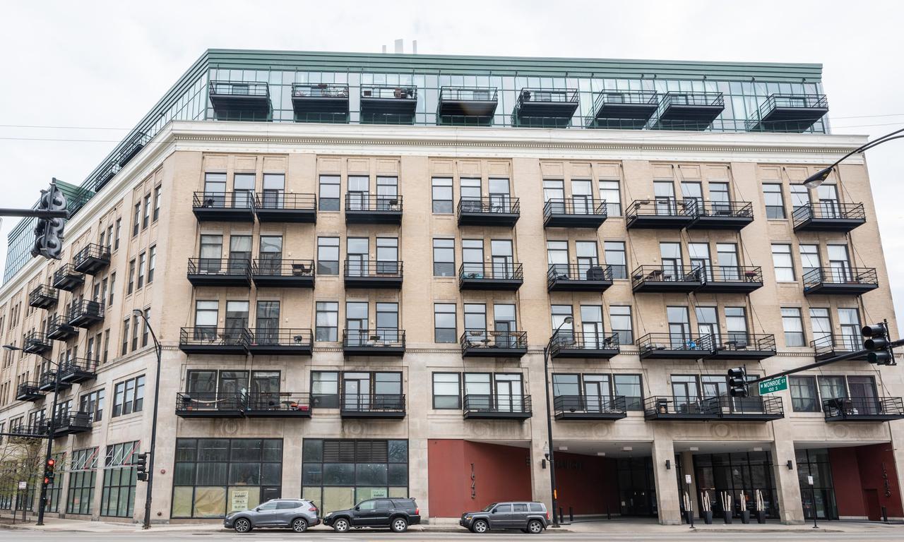 1645 W Ogden Ave. #325, Chicago, IL 60612