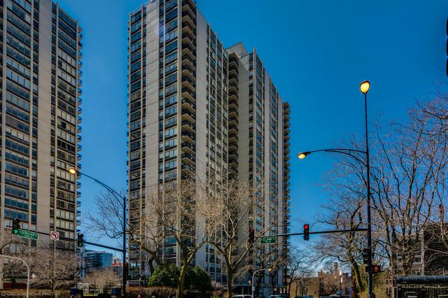 1360 N Sandburg Ter. #303, Chicago, IL 60610