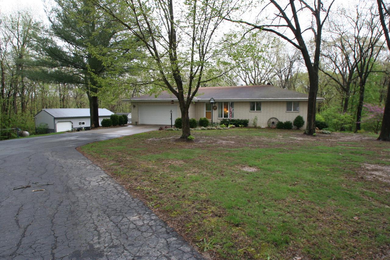 29940 White Oak Dr., Mackinaw, IL 61755