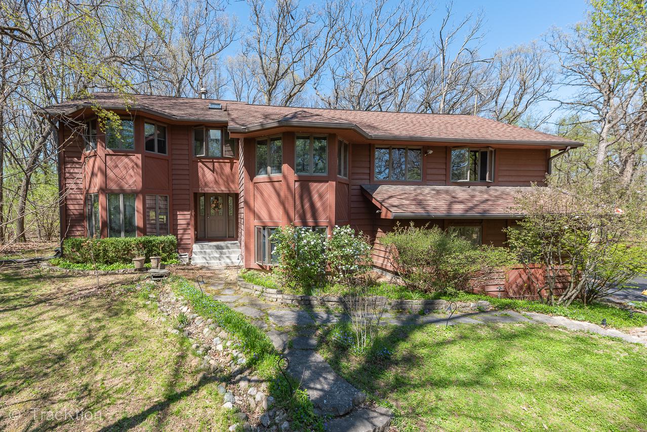 17252 Bluff Rd., Lemont, IL 60439