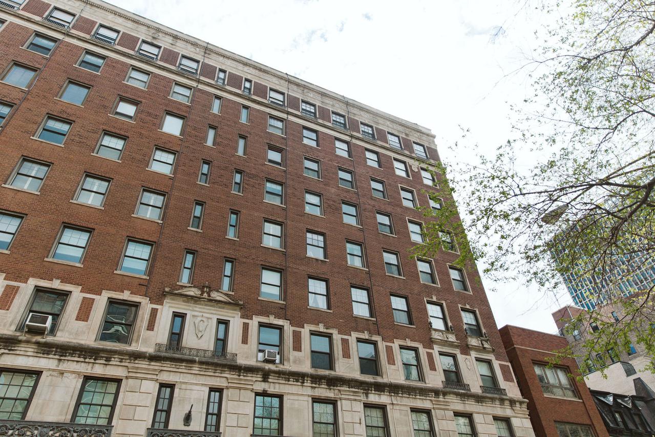 1255 N State Pkwy. #8J, Chicago, IL 60610