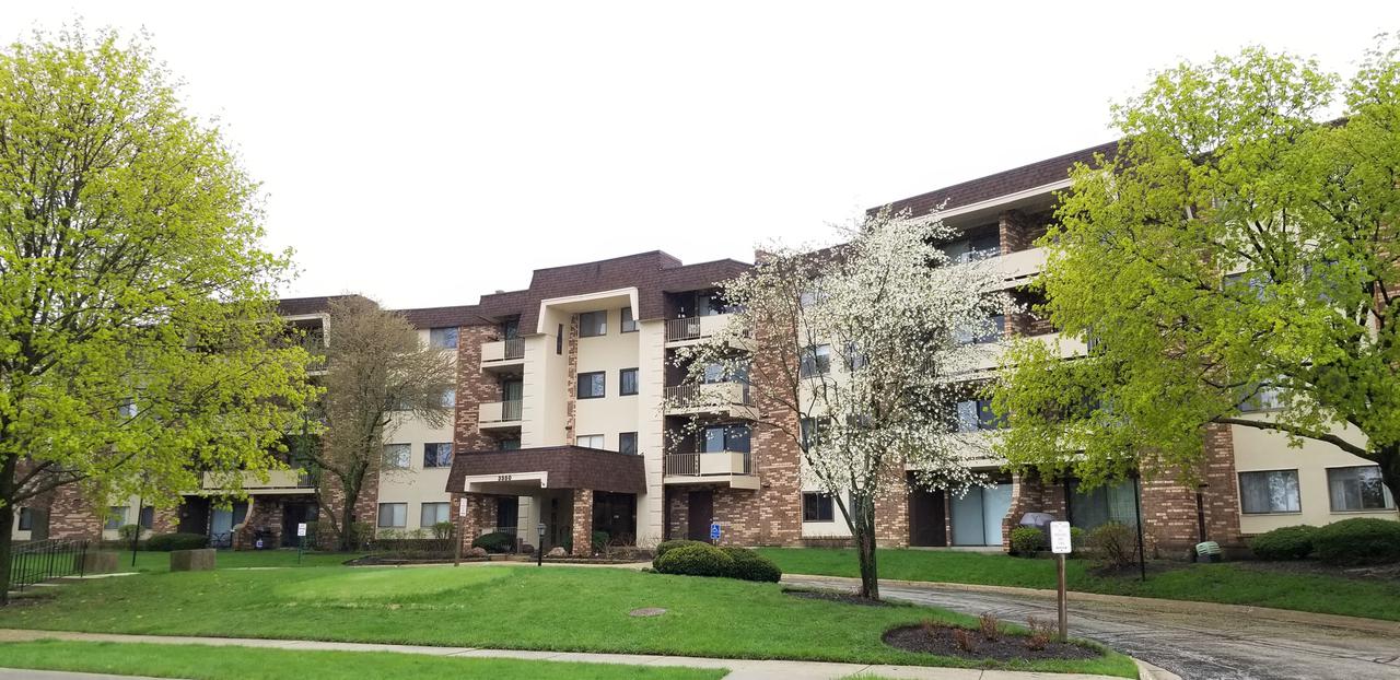3350 N Carriageway Dr. #404, Arlington Heights, IL 60004