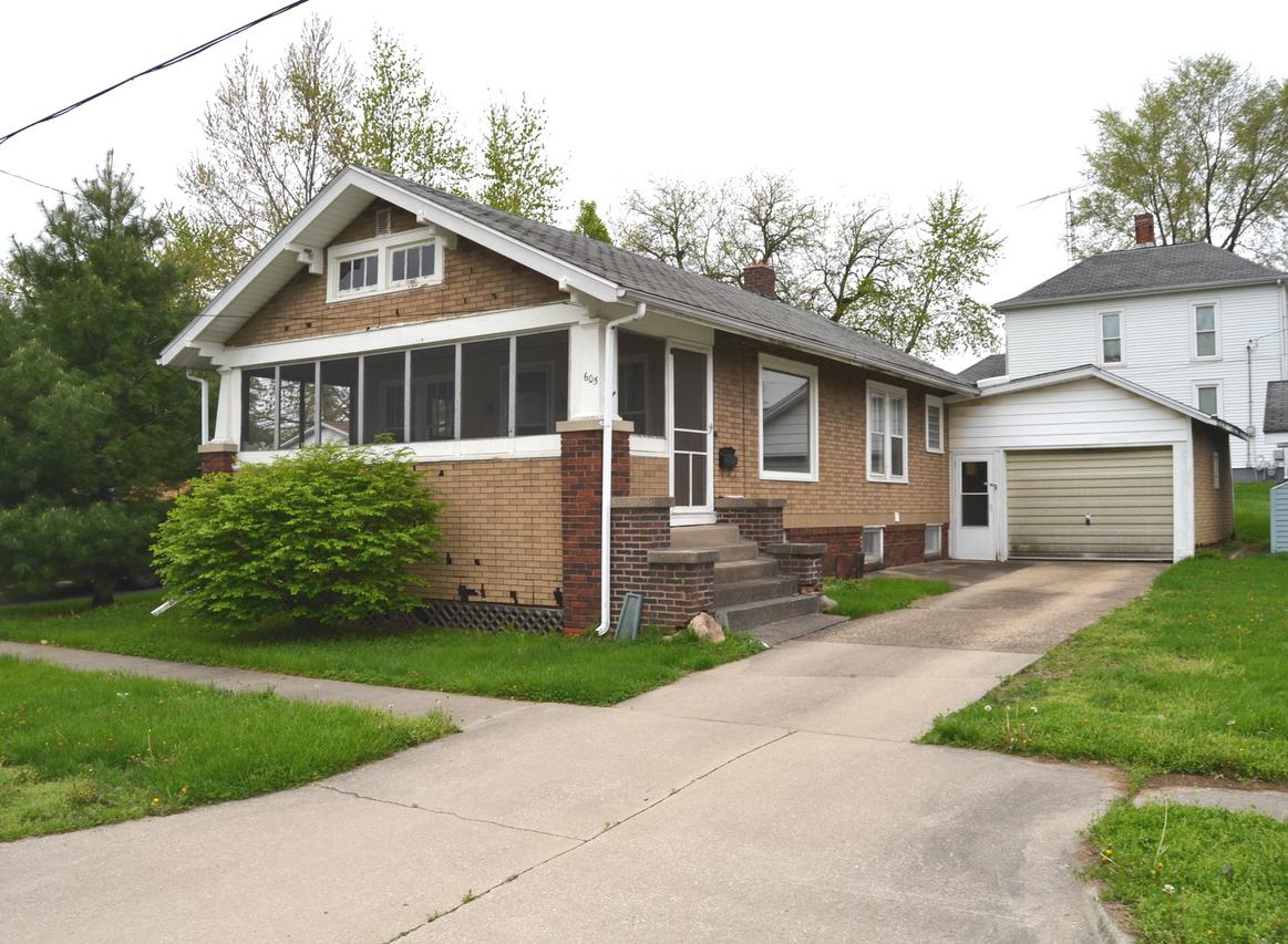 605 S Quincy St., Clinton, IL 61727