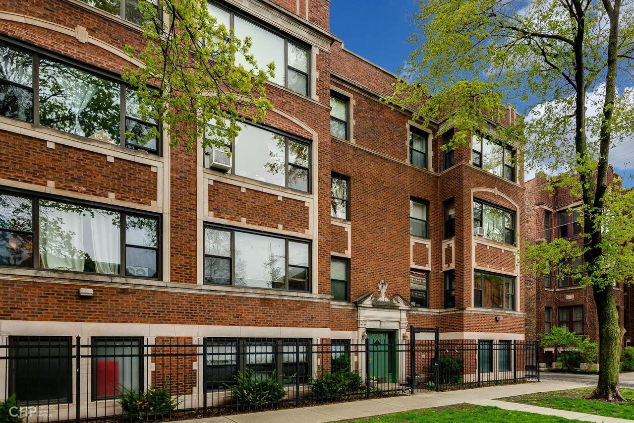 6827 N Greenview Ave. #2, Chicago, IL 60626