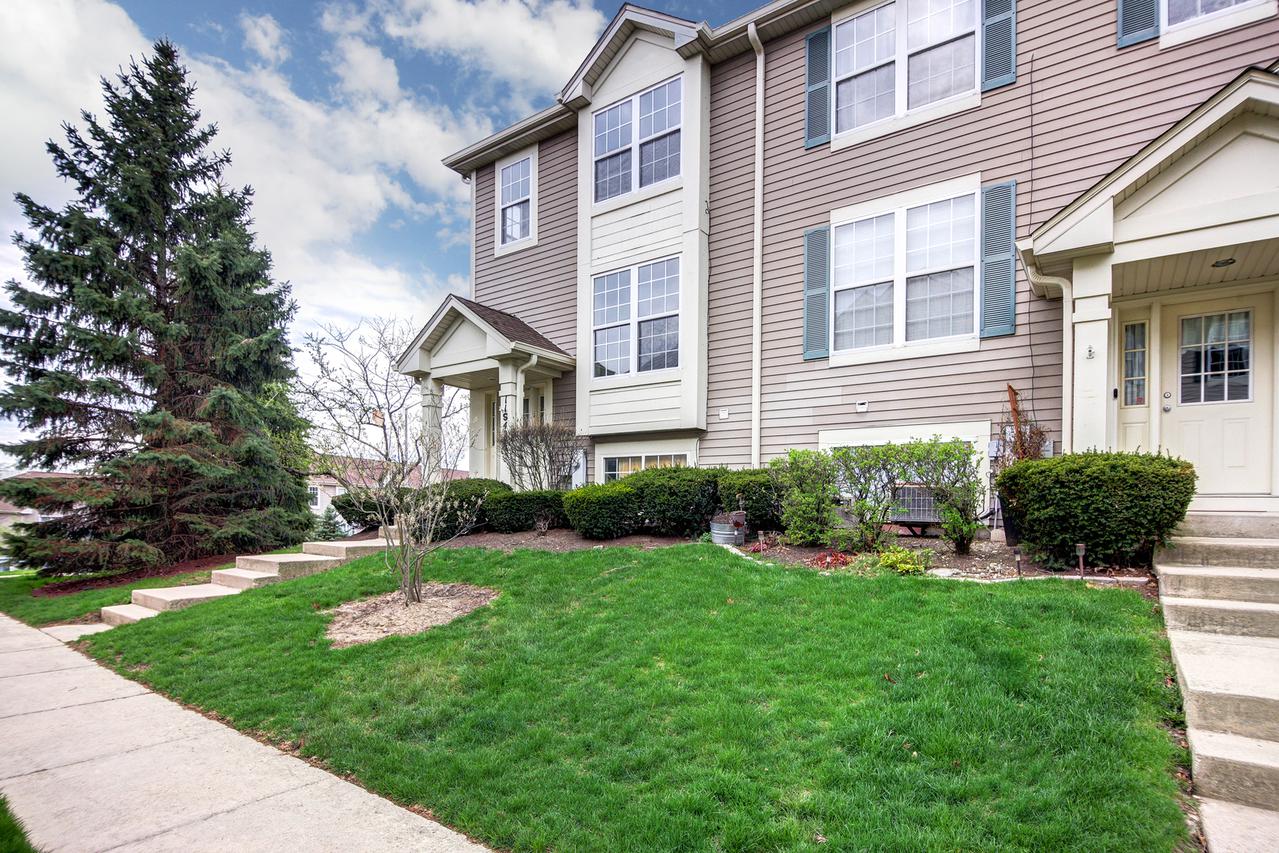 11S427 Rachael Ct., Willowbrook, IL 60527