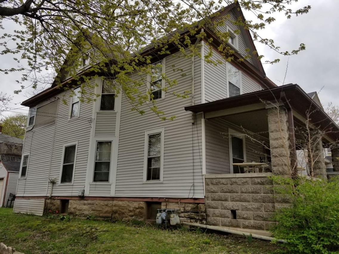 1102 N Court St., Rockford, IL 61103