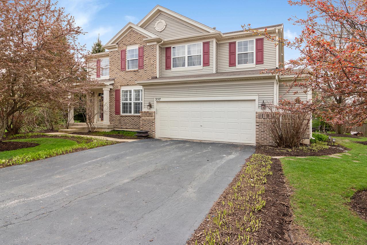 257 Woodland Park Cir., Gilberts, IL 60136