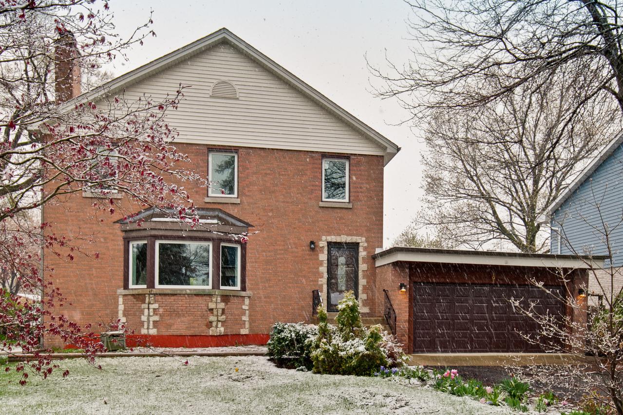 101 W Algonquin Rd., Des Plaines, IL 60016