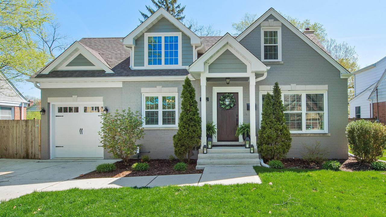 107 Indian Dr., Clarendon Hills, IL 60514