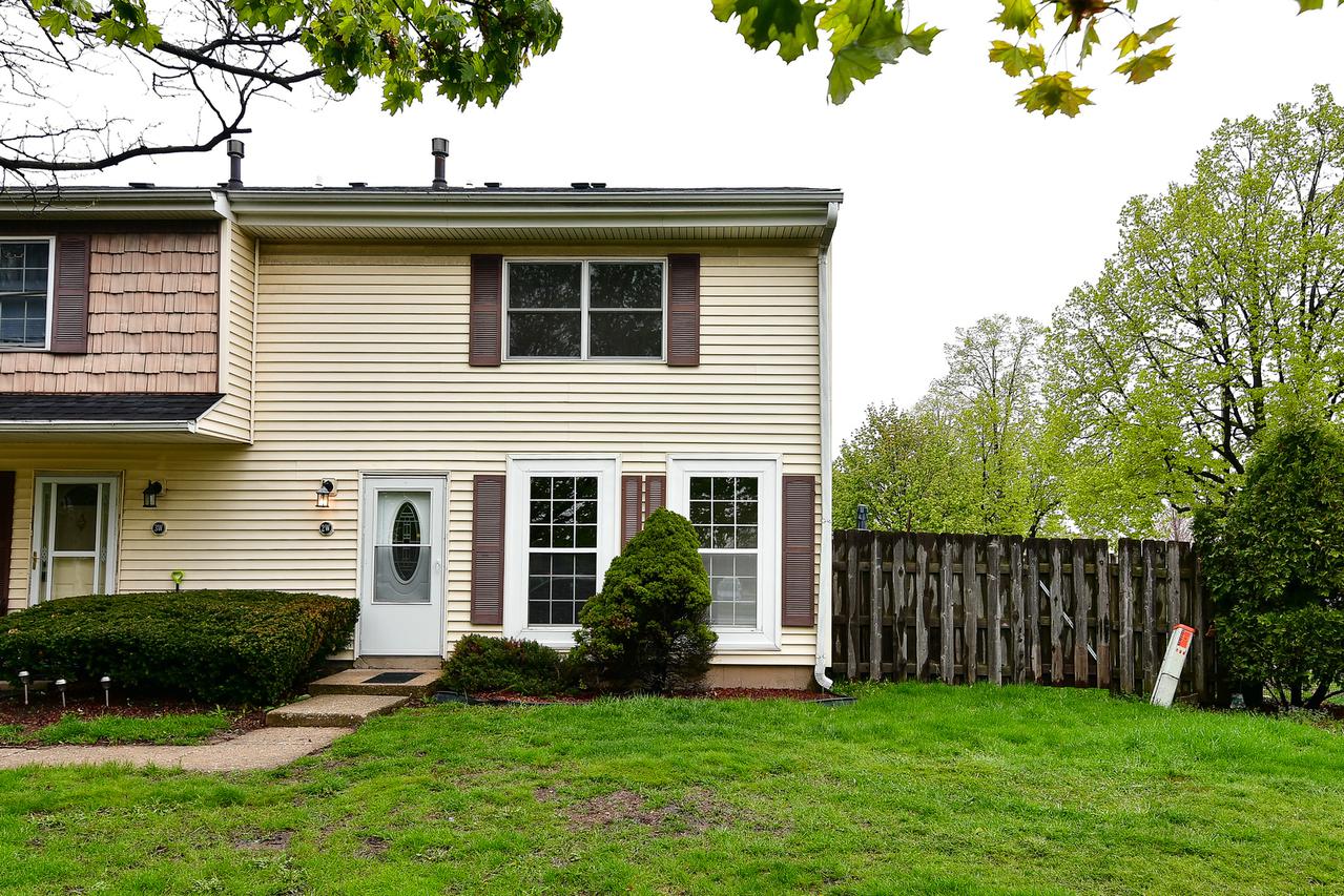2 Fernwood Dr. #2W, Bolingbrook, IL 60440