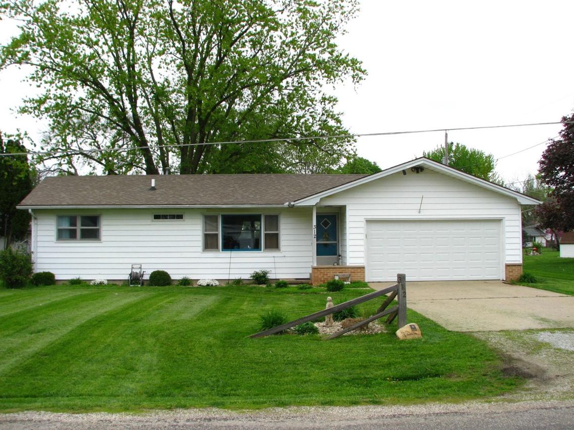 312 Forest Ave., Atwood, IL 61913