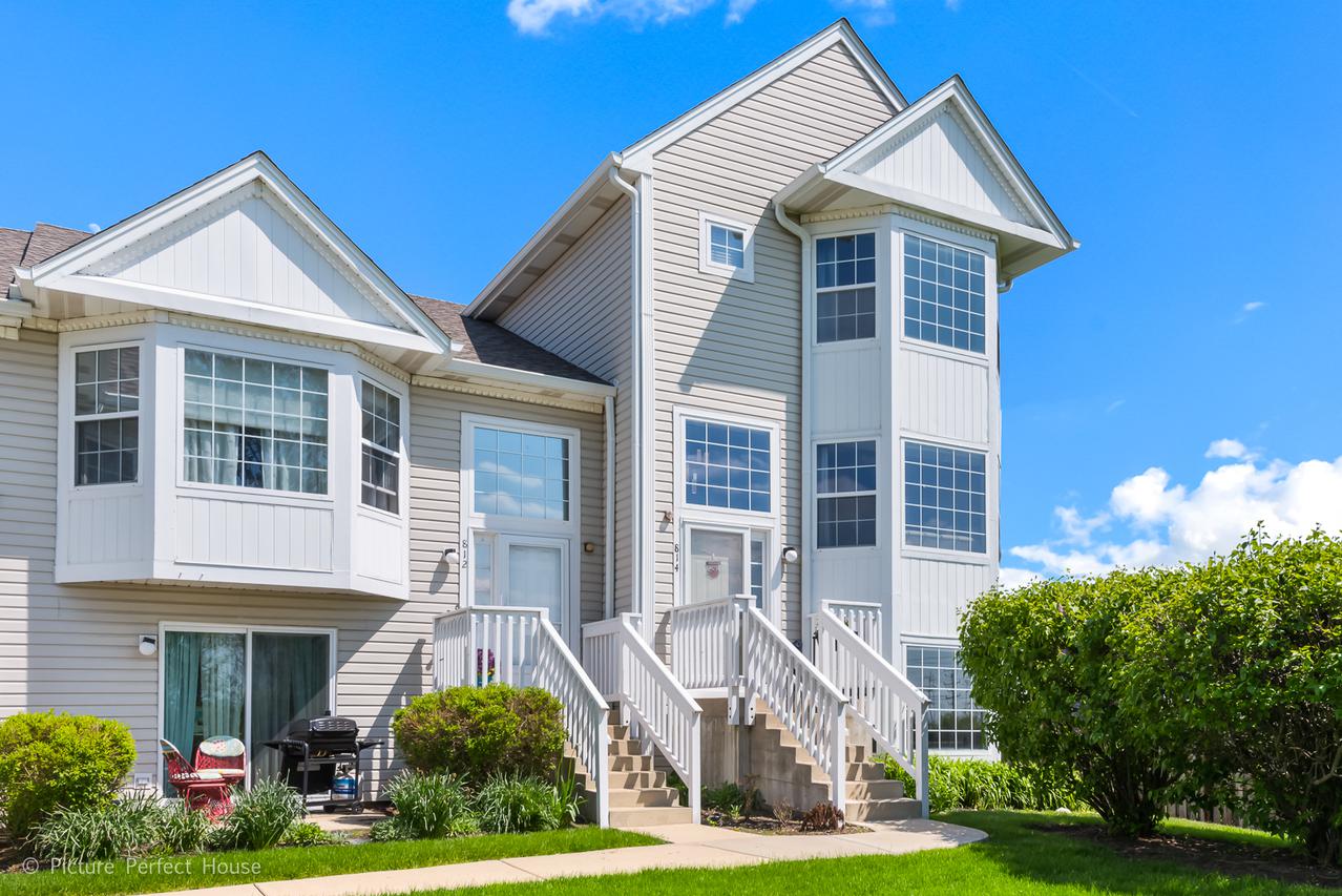 814 E Victoria Cir., North Aurora, IL 60542