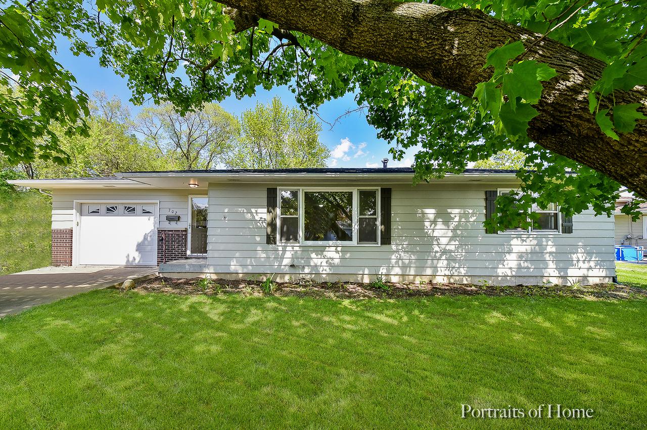 702 N West St., Plano, IL 60545