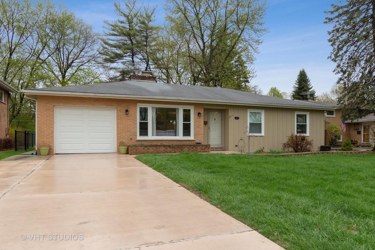 317 N Carlyle Pl., Arlington Heights, IL 60004