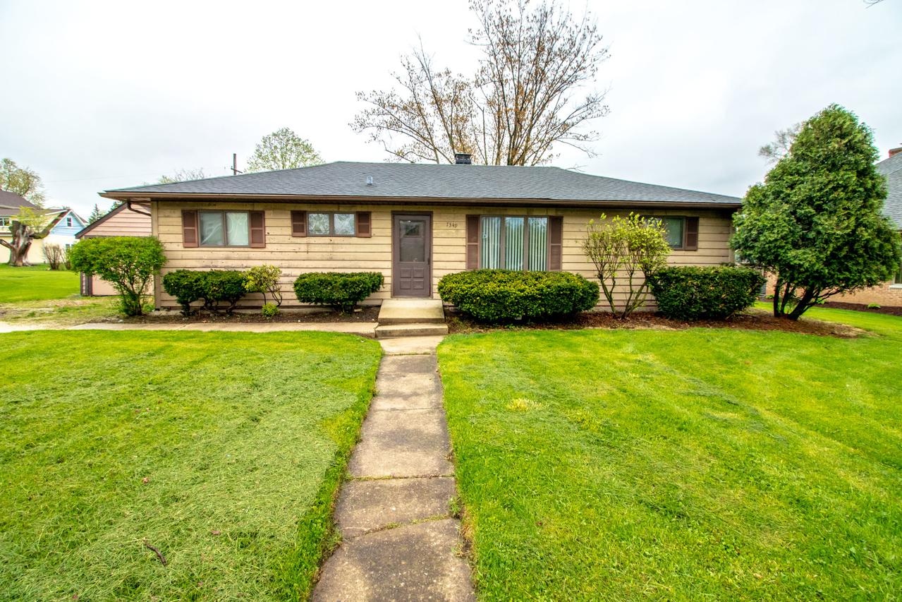 7349 S Park Ave., Burr Ridge, IL 60527