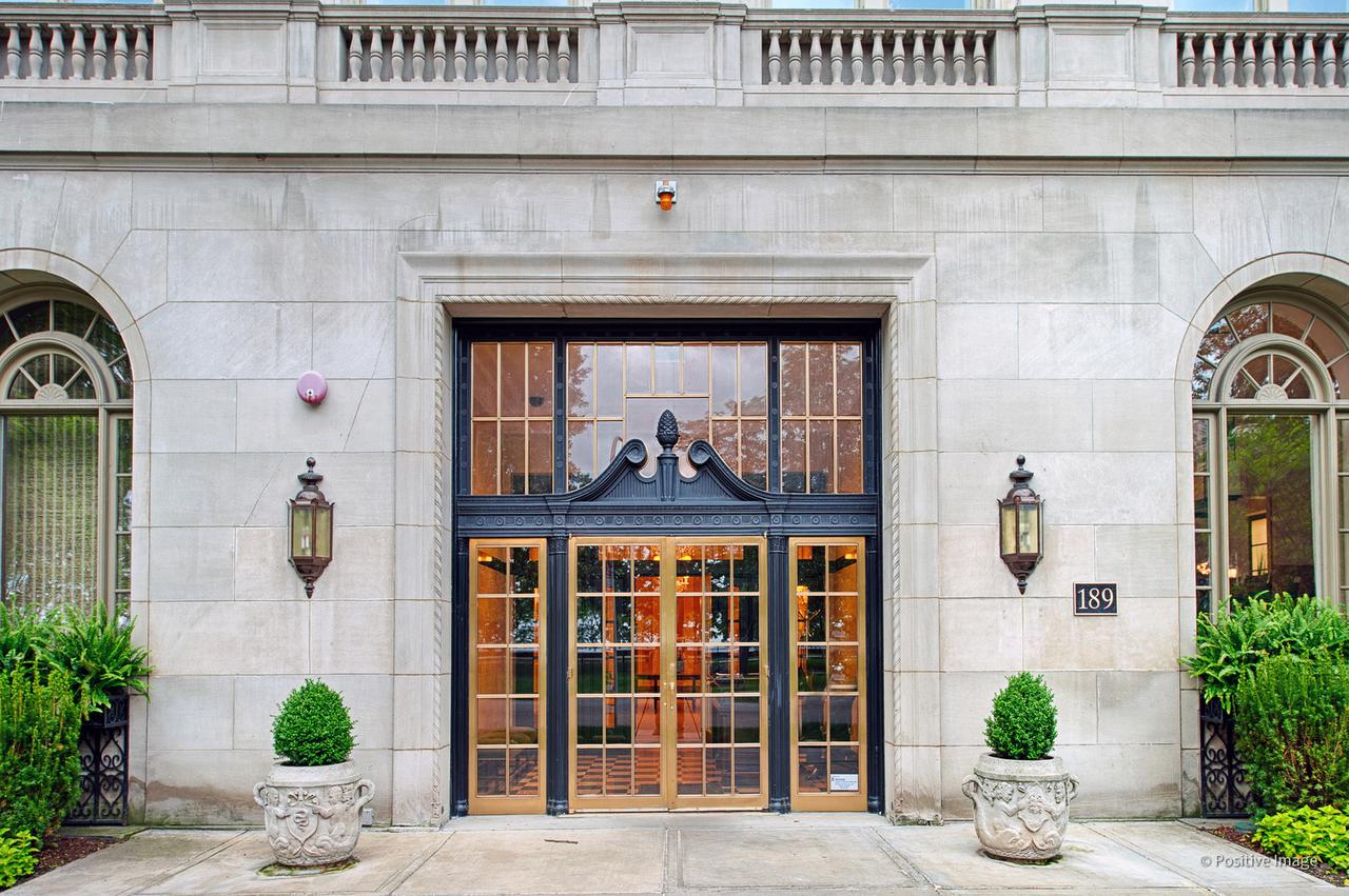189 E Lake Shore Dr. #1W, Chicago, IL 60611