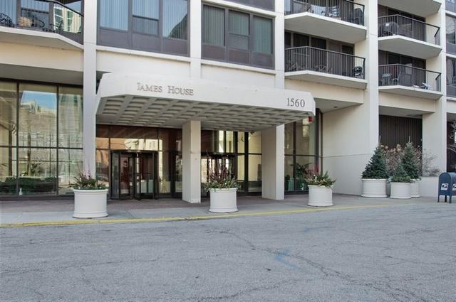 1560 N Sandburg Ter. #3202, Chicago, IL 60610
