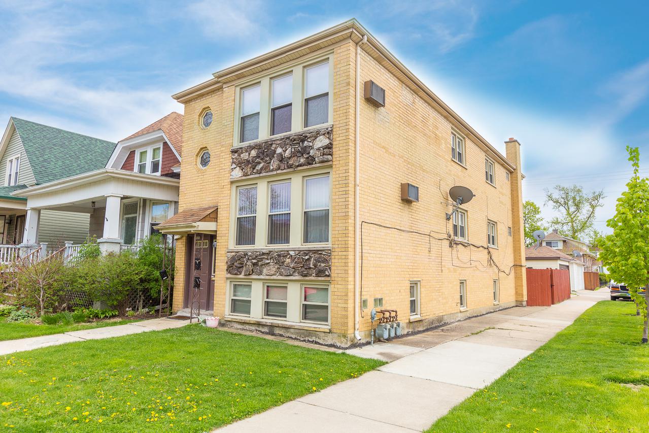 5057 W Dakin St., Chicago, IL 60641