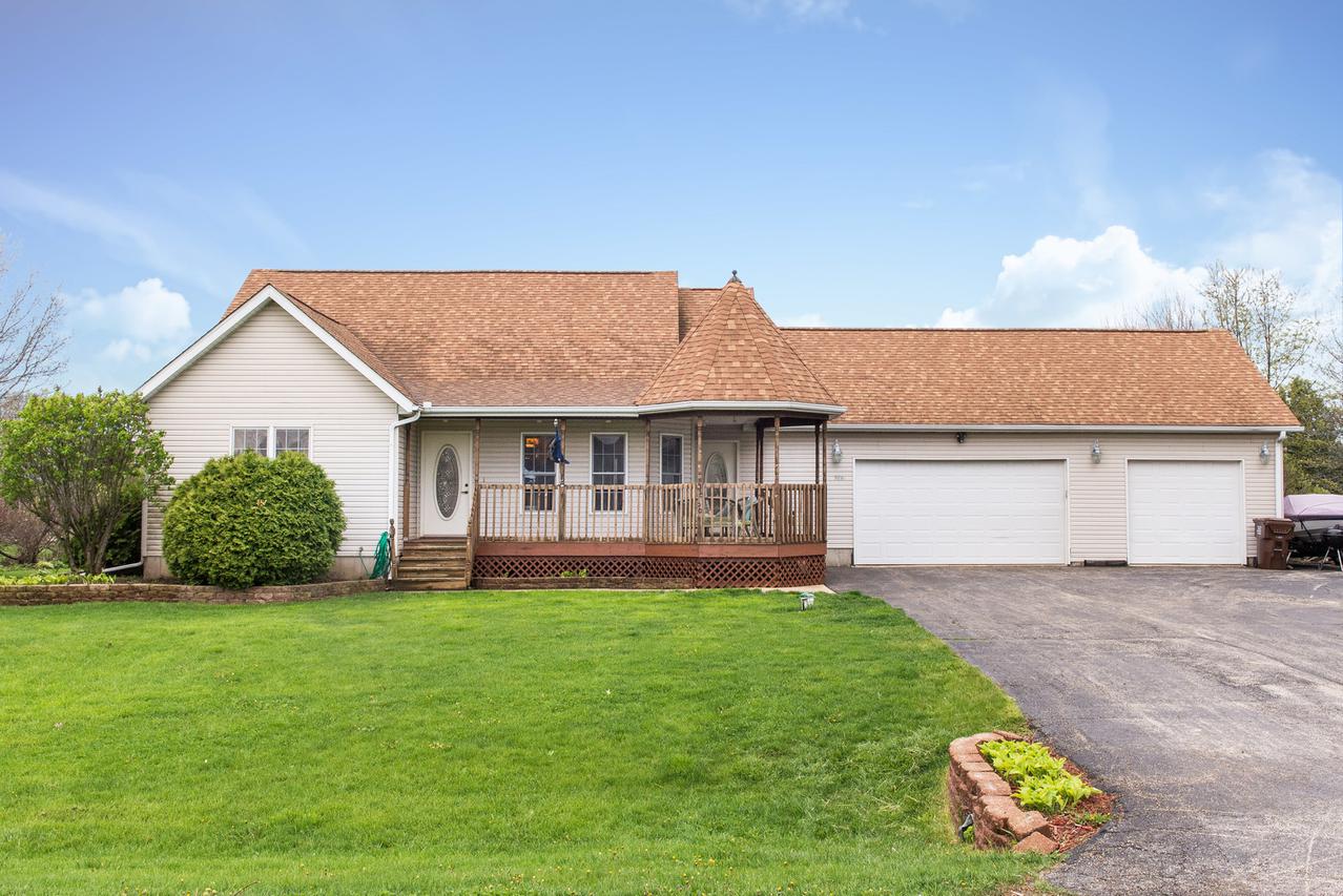 5686 N Carole Ct., Monroe Center, IL 61052