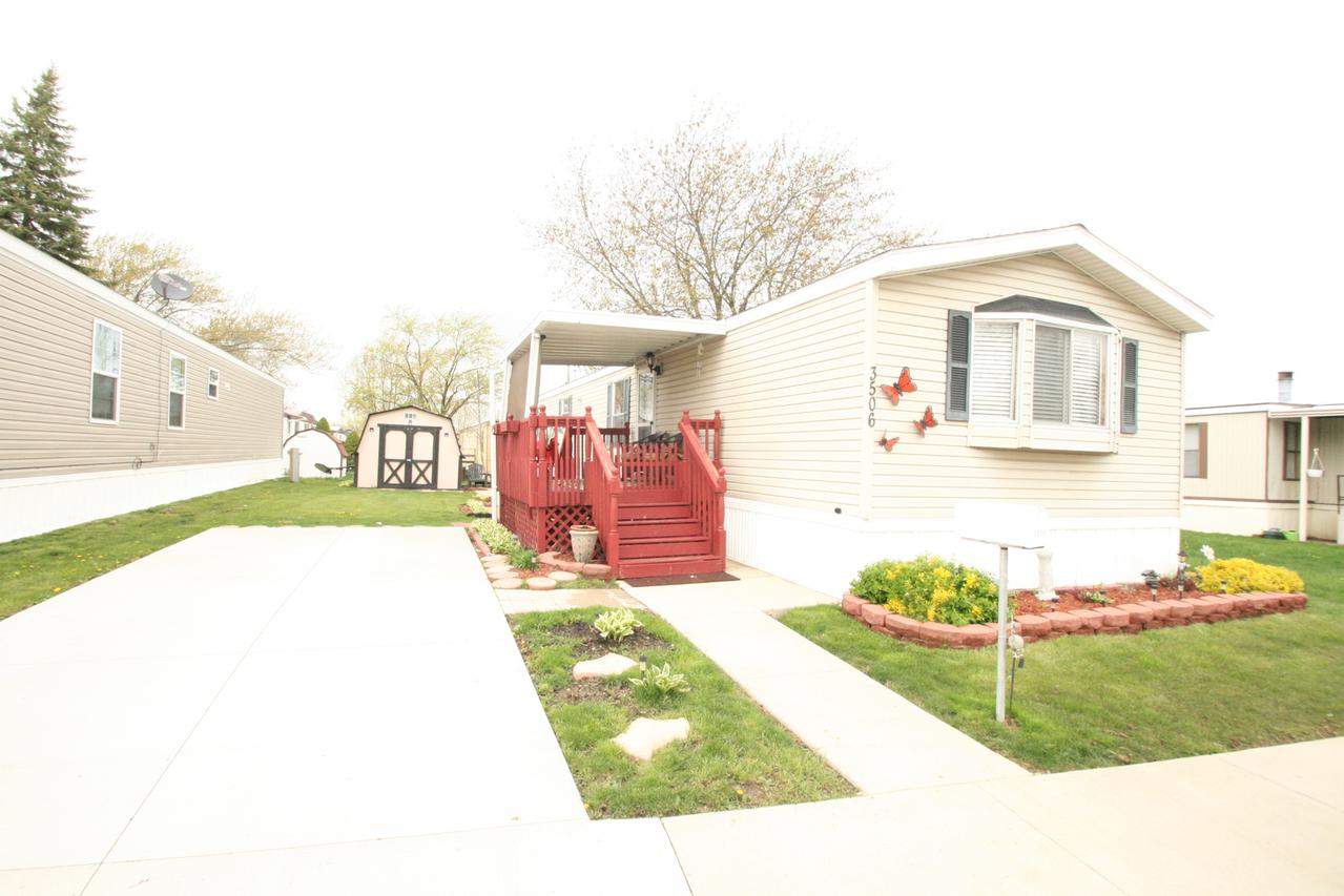 3506 Dixie Ave., Park City, IL 60085