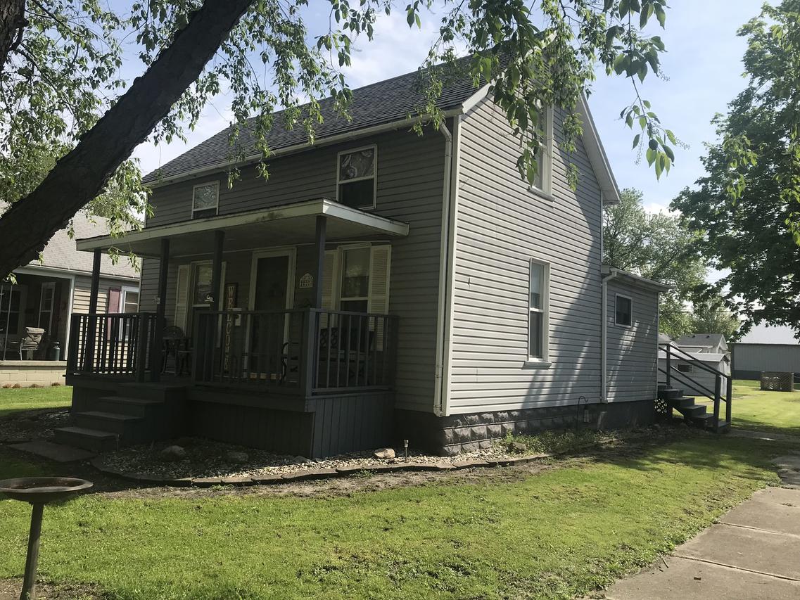 228 S State St., Gibson City, IL 60936