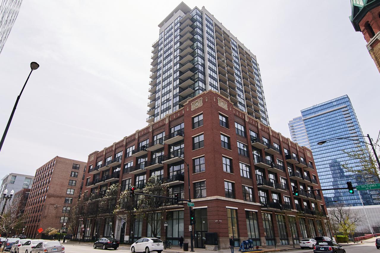 210 S Desplaines St. #1003, Chicago, IL 60661