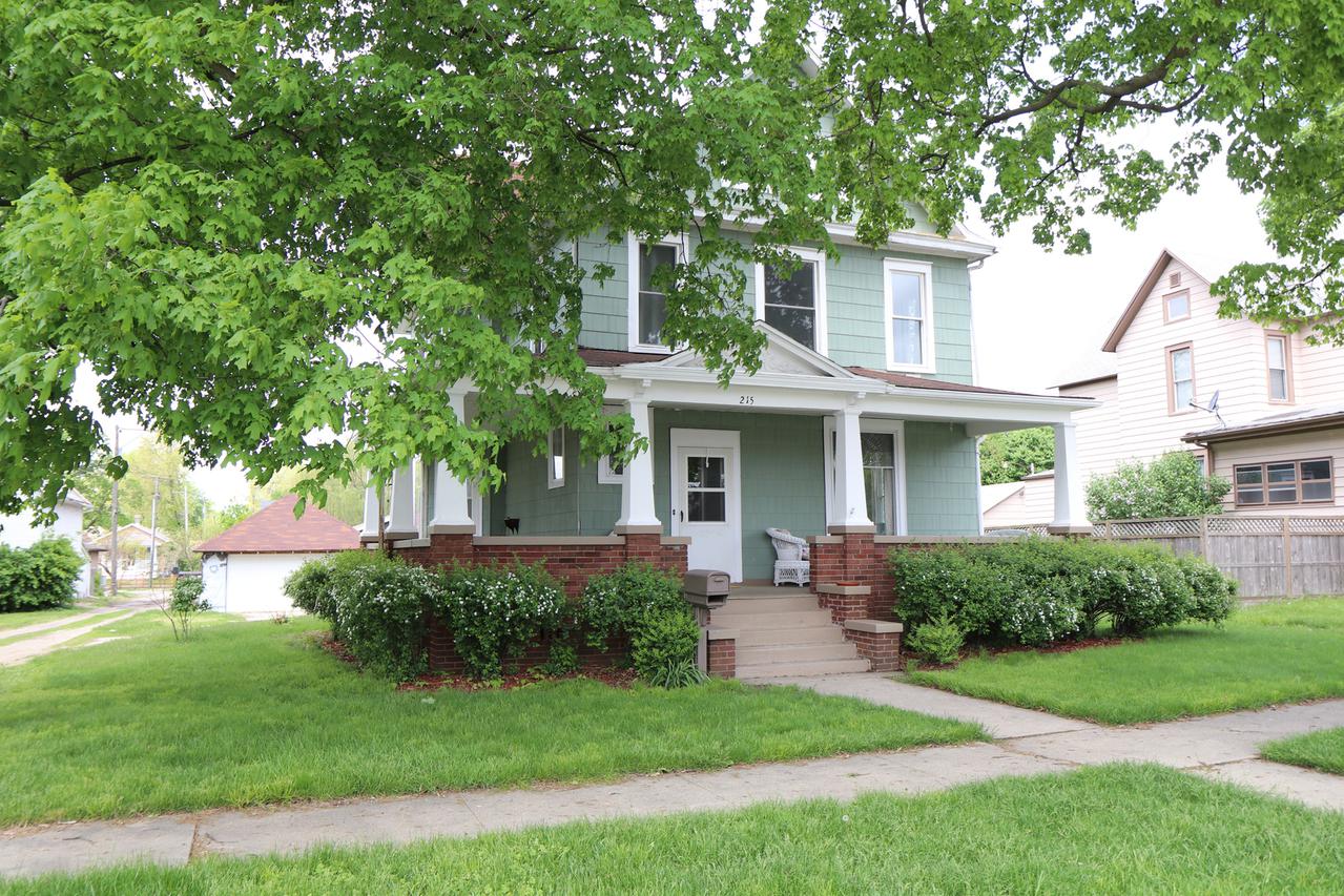 215 N Jackson St., Clinton, IL 61727