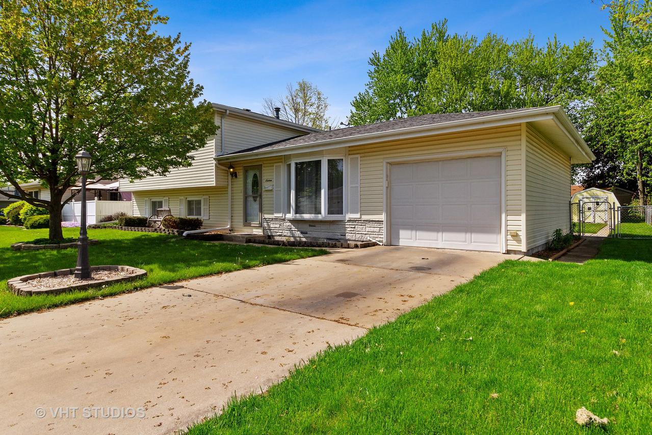 16 Hilltop Dr., Bourbonnais, IL 60914