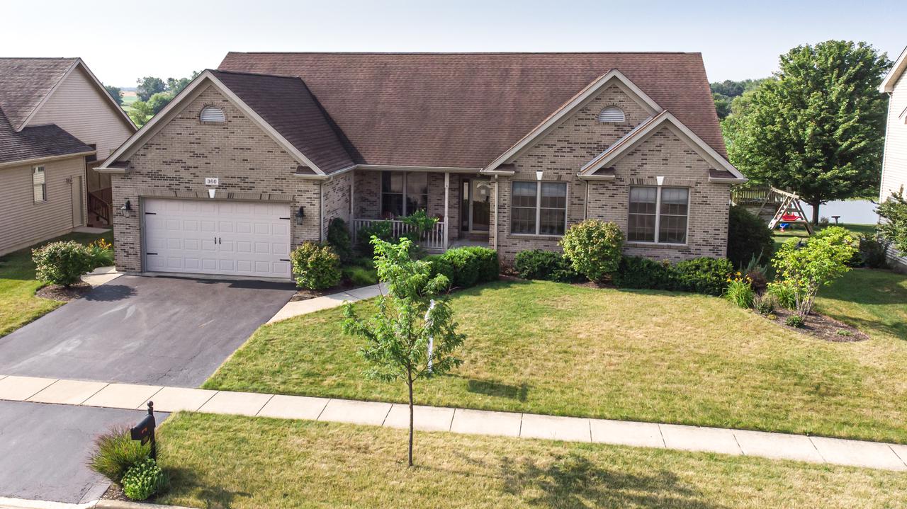 360 Eli Barnes Ct., Sycamore, IL 60178