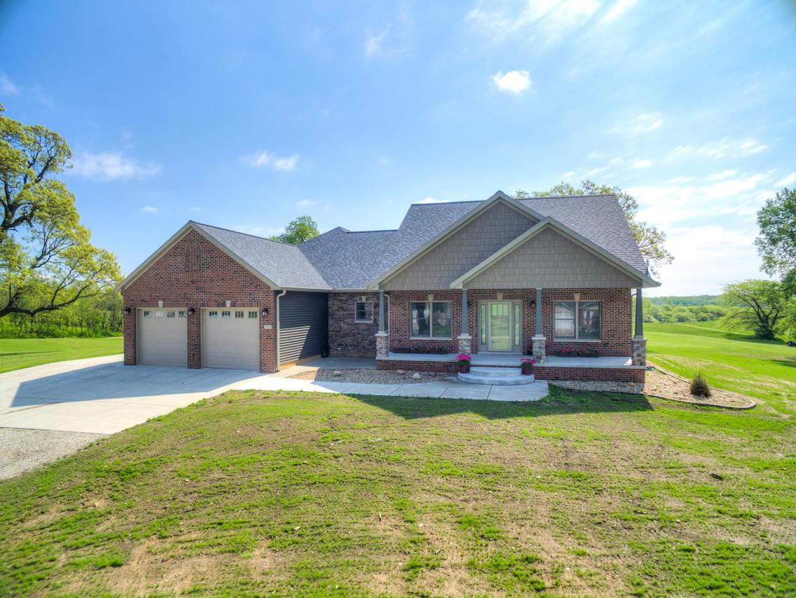 5434 Brush College Rd., Clinton, IL 61727