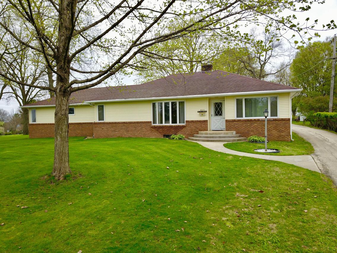 425 W Cherry St., Cedarville, IL 61013