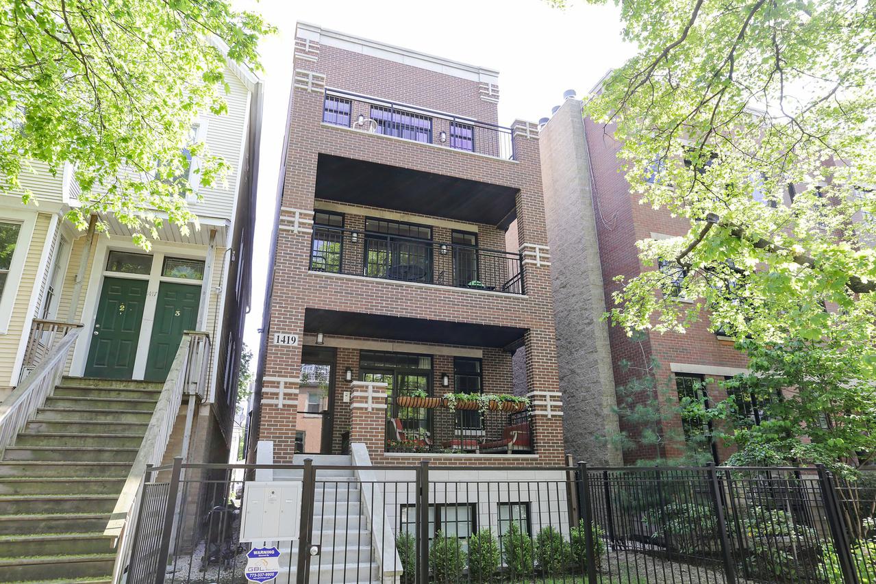 1419 W Roscoe Ave., Chicago, IL 60657