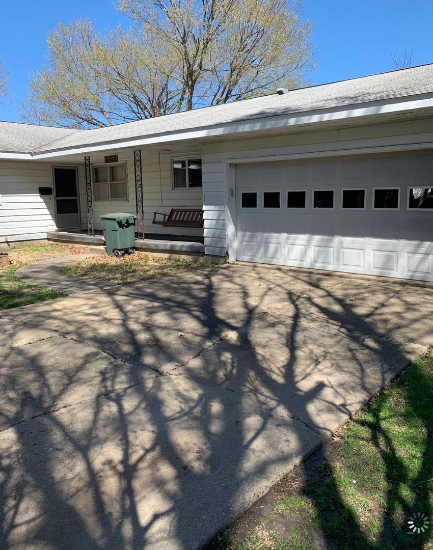 420 W Jefferson St., Arcola, IL 61910