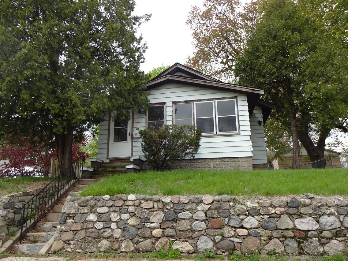 2011 Elm St., Rockford, IL 61102